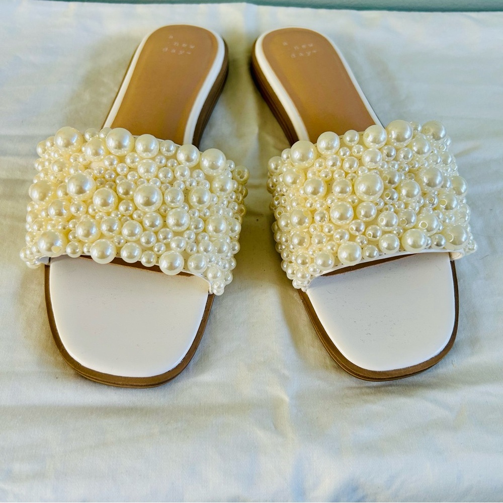 NWOT Elegant Pearl-Embellished White Sandals